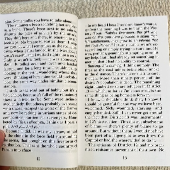 🌈2/$8  Mockingjay #3 in The Hunger Games Series/LARGE PRINT EDITION - Picture 10 of 12